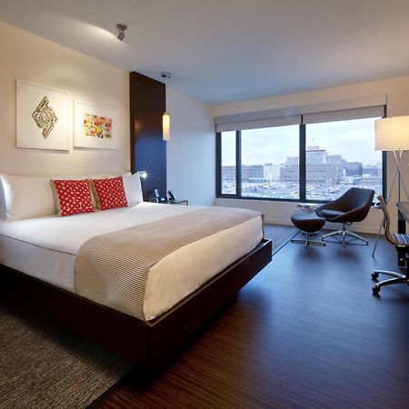 The Alexander Hotel Индианаполис Екстериор снимка