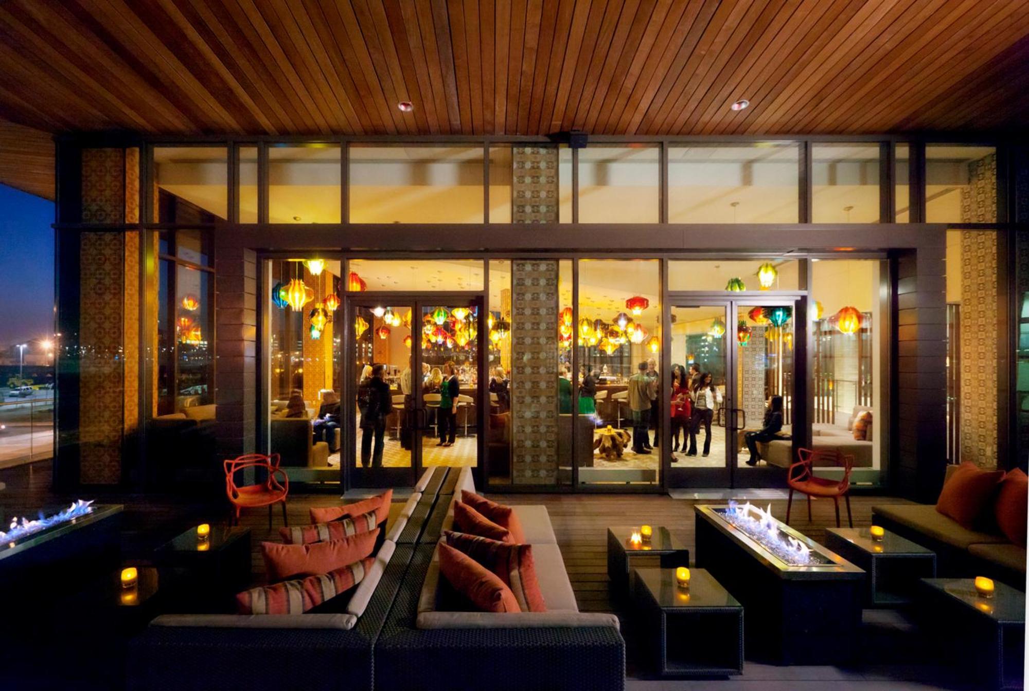 The Alexander Hotel Индианаполис Екстериор снимка